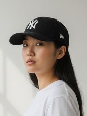 Like New! New Era Baseball Cap Hat NY Yankees Logo